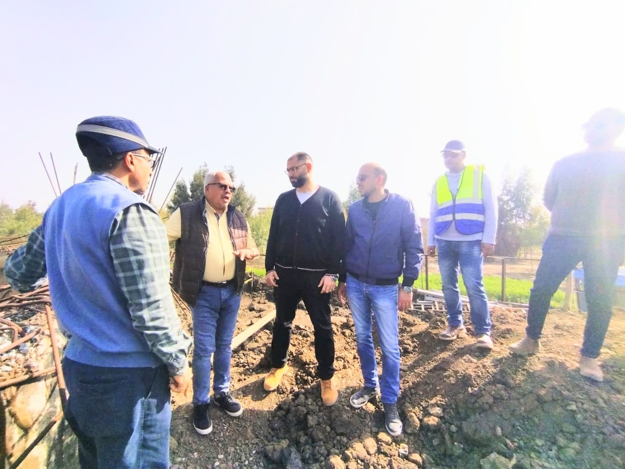 رئيس شركة مياه المنوفية يتابع مشروعات الصرف الصحي الجارى تنفيذها بتلا  (1)