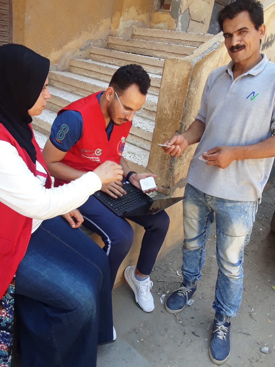 حمله طرق الابواب للتطعيم ضد فيروس كورونا