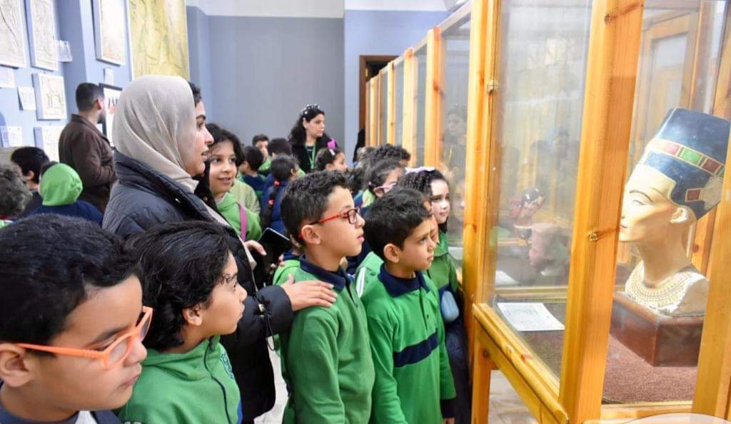 تلاميذ فى زيارة متحف كلية الآداب جامعة طنطا