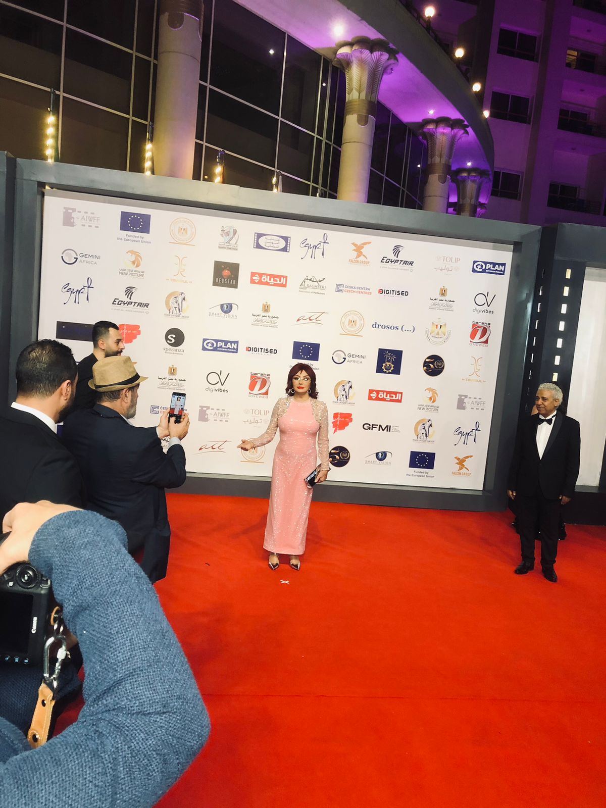 نبيلة عبيد تخطف الأضواء فى حفل افتتاح مهرجان أسوان لافلام المرأة (5)