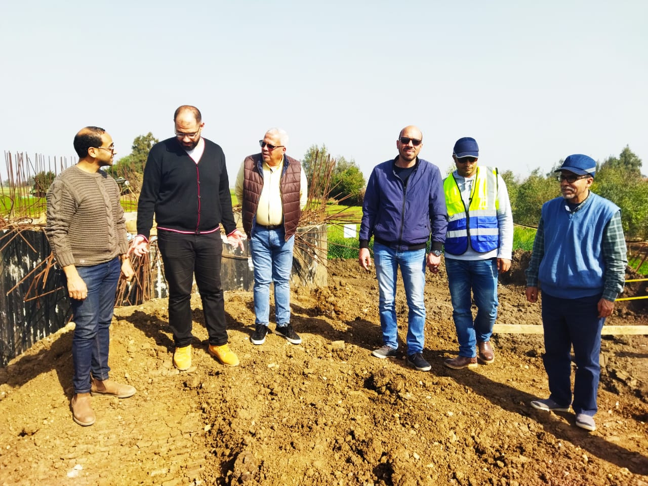 رئيس شركة مياه المنوفية يتابع مشروعات الصرف الصحي الجارى تنفيذها بتلا  (2)