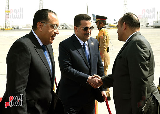 رئيس الوزراء يستقبل نظيره العراقى بمطار القاهرة (6)