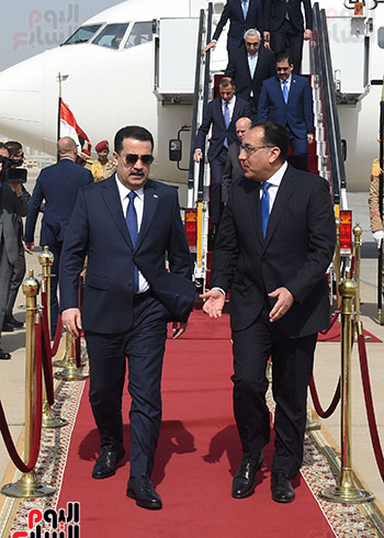 رئيس الوزراء يستقبل نظيره العراقى بمطار القاهرة (3)