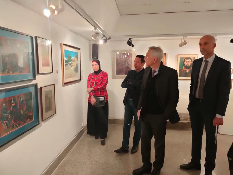 سفير فرنسا والقنصل العام وزوجاتهم يزرون معرض مدرسة الإسكندرية