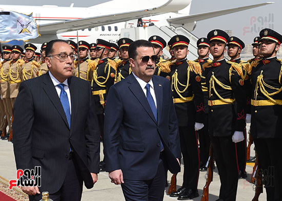رئيس الوزراء يستقبل نظيره العراقى بمطار القاهرة (5)