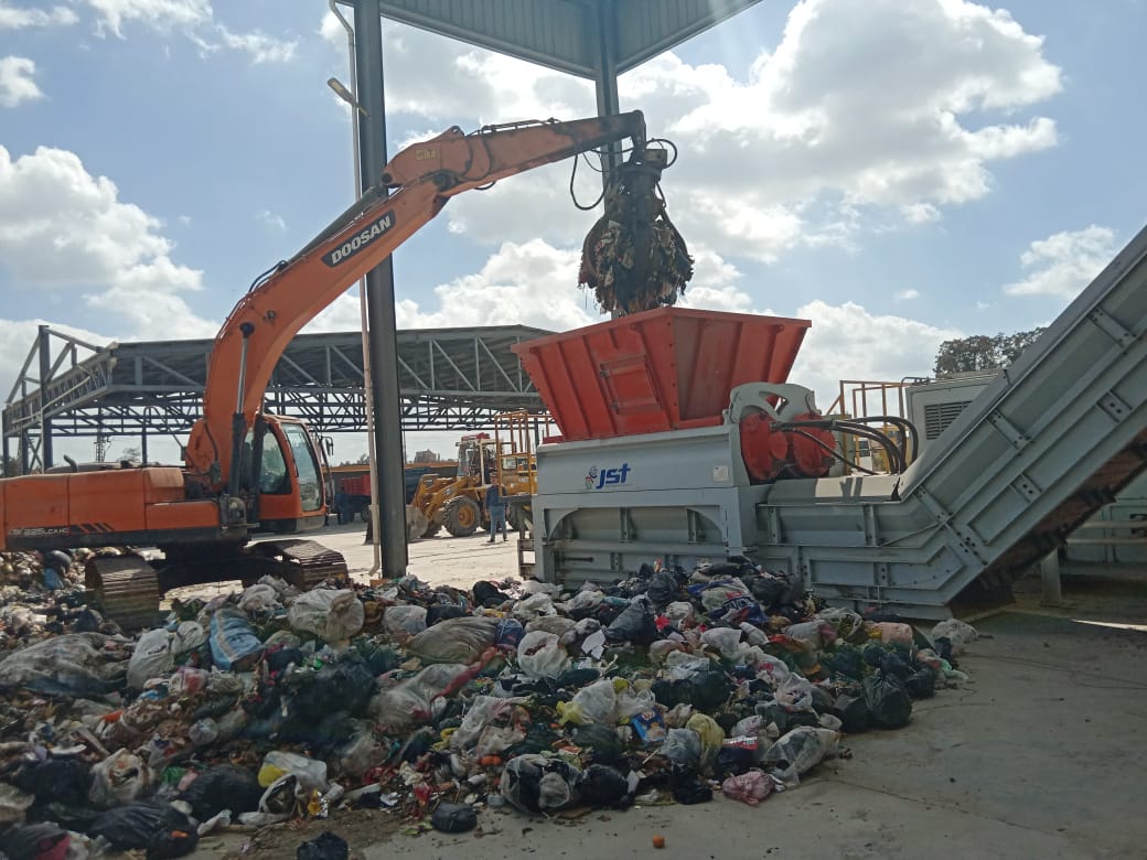 بدء التشغيل التجريبى لمصنع تدوير المخلفات (3)