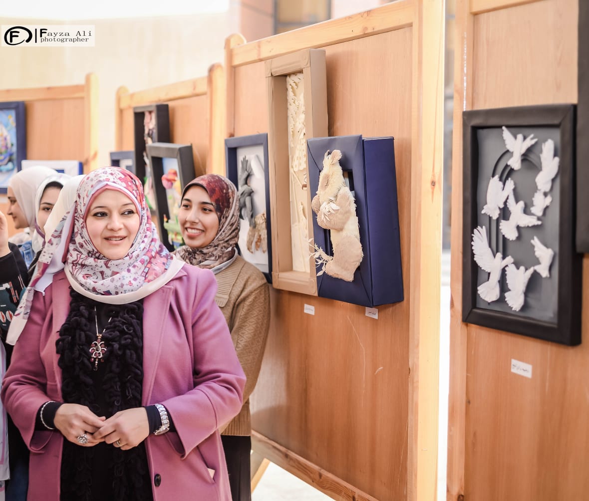 نوعية طنطا تنظم معرضا للمشغولات الفنية  (4)