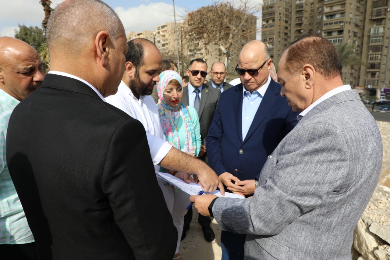 محافظ القاهرة يتفقد اعمال التطوير بالحديقة الدولية