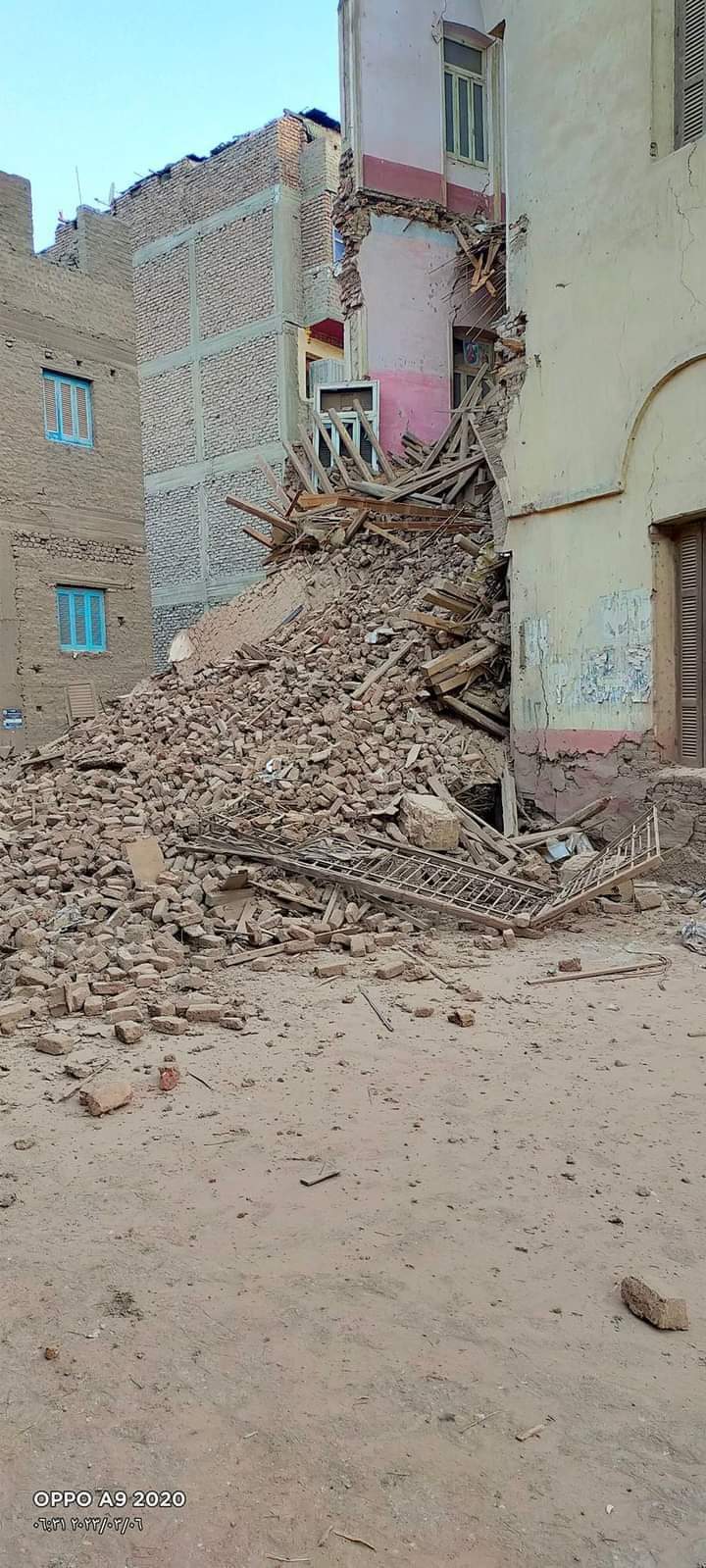 انهيار منزل الخواجة صادق بقوص  (1)