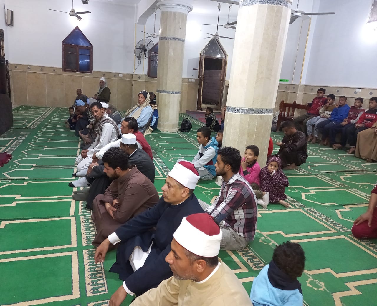 مسجد بإحدى الادارات مسجد بإحدى الادارات