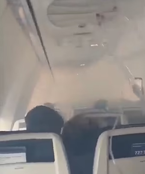 الدخان فى الطائرة