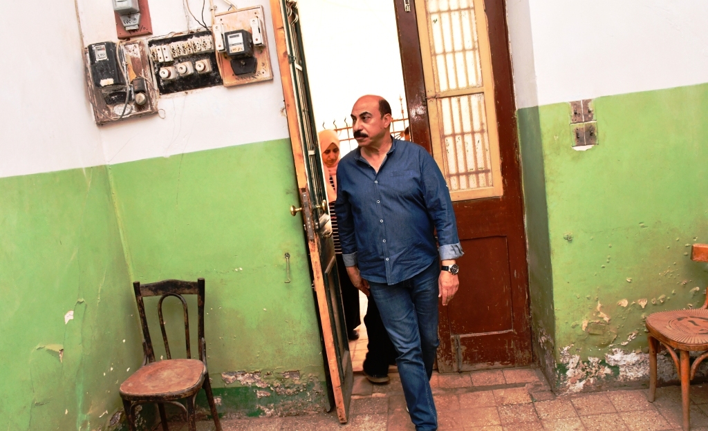 محافظ اسوان فى منزل العقاد محافظ اسوان فى منزل العقاد