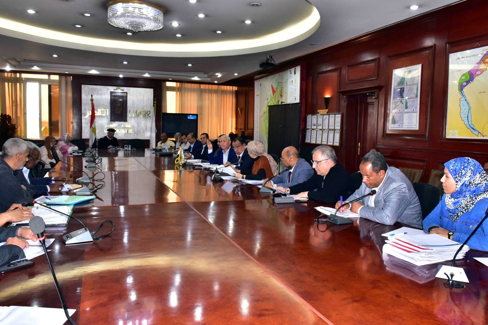 حضور المجلس التنفيذي لمحافظة الأقصر حضور المجلس التنفيذي لمحافظة الأقصر