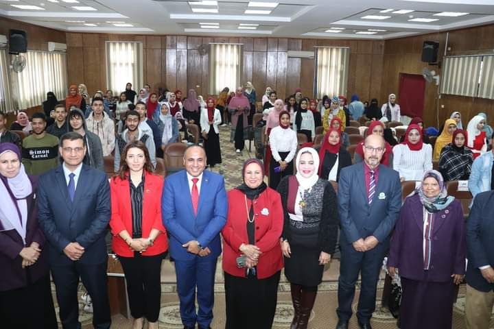 نائب رئيس الجامعة بالندوة نائب رئيس الجامعة بالندوة