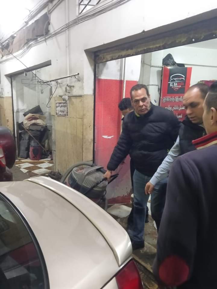 حملة اغلاق محلات مخالفة بالمنتزة