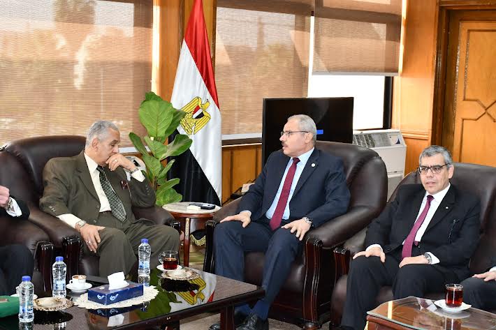 رئيس جامعة القناة