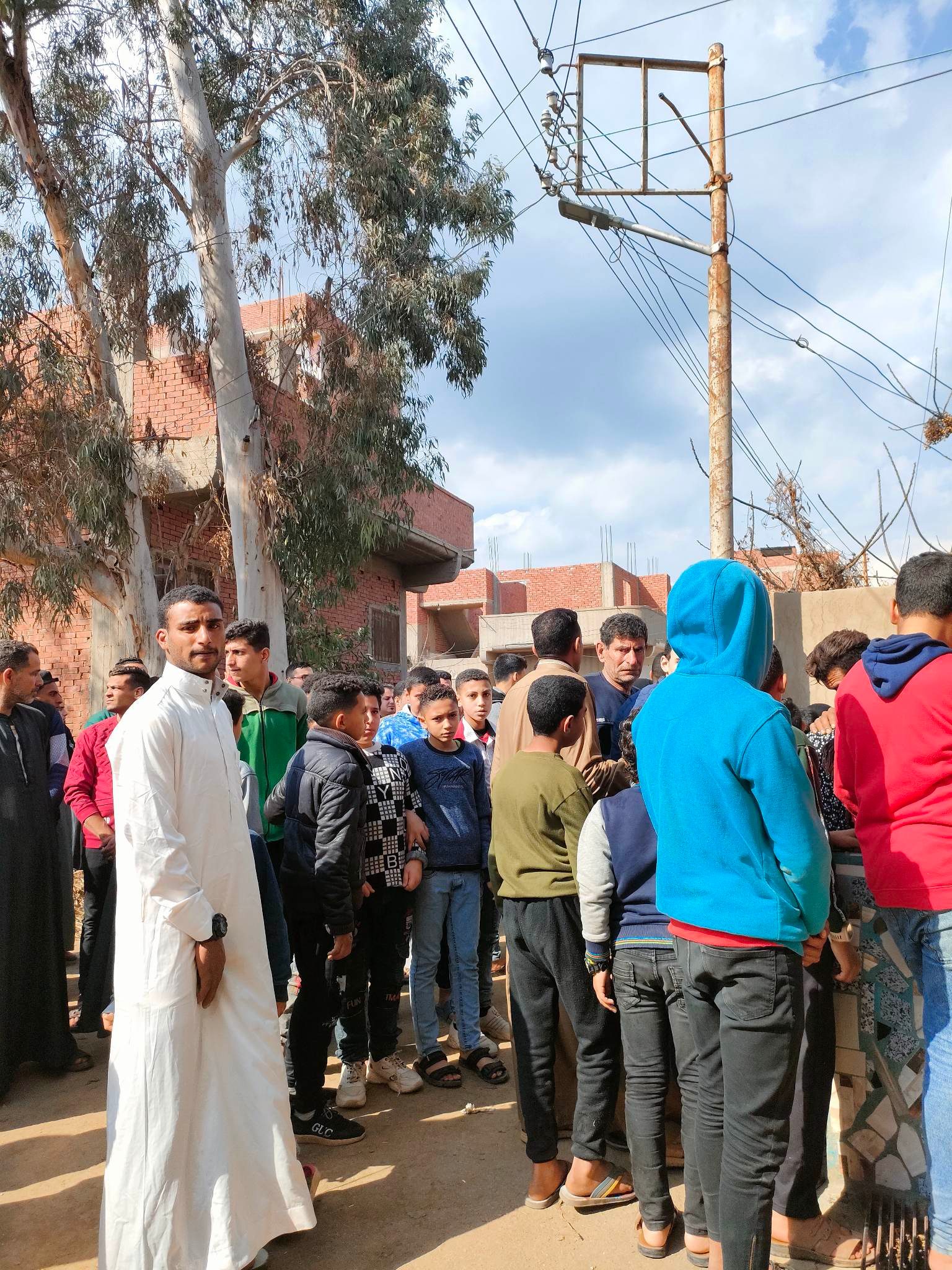 تشييع جنازة طالب توفى أثناء عبوره السكة الحديد (1)