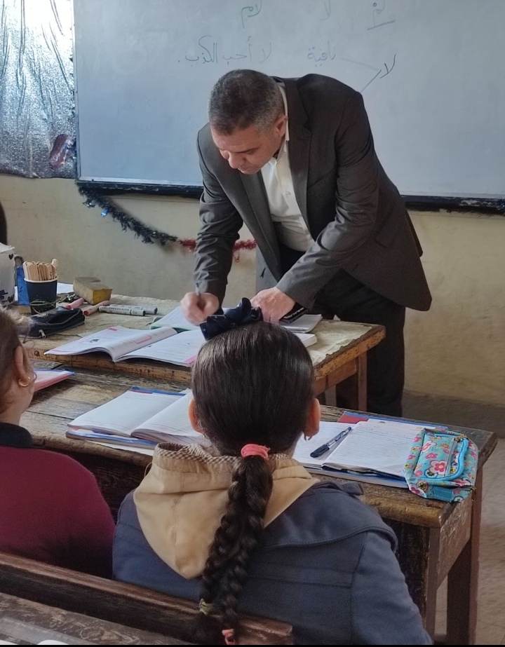 أثناء تفقد المدارس