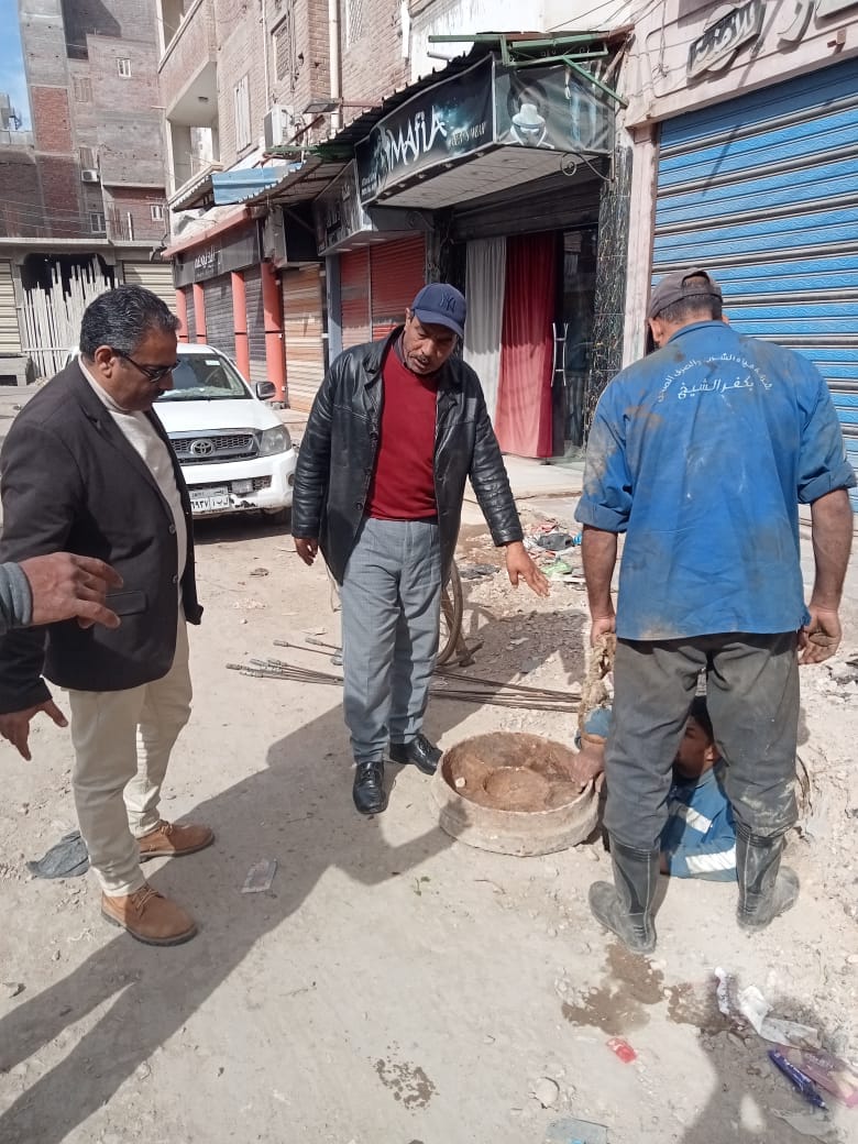 متابعة اعمال صيانة بيارات الصرف بفوه