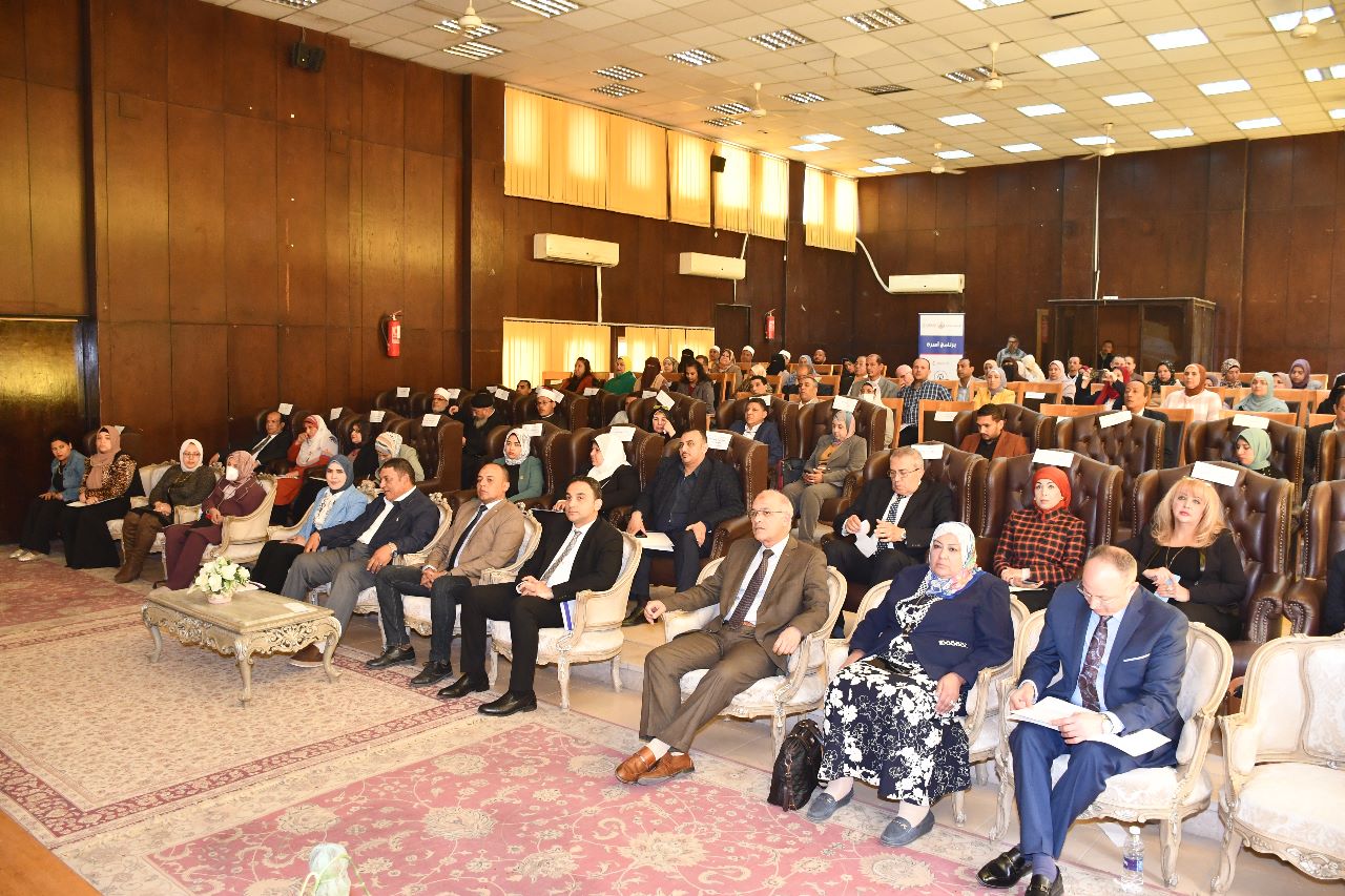 جانب من الافتتاح جانب من الافتتاح