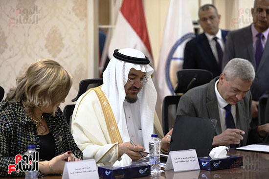 توقيع اتفاقية تعاون بين اتحاد المستشفيات العربية والهيئة المصرية للشراء الموحد  (5)