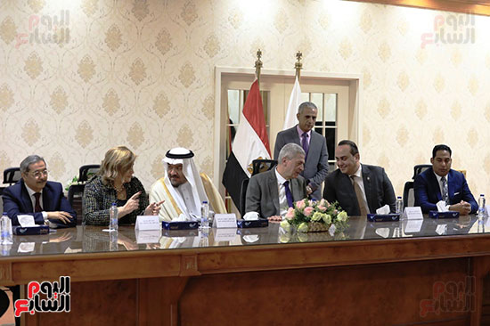 توقيع اتفاقية تعاون بين اتحاد المستشفيات العربية والهيئة المصرية للشراء الموحد  (9)