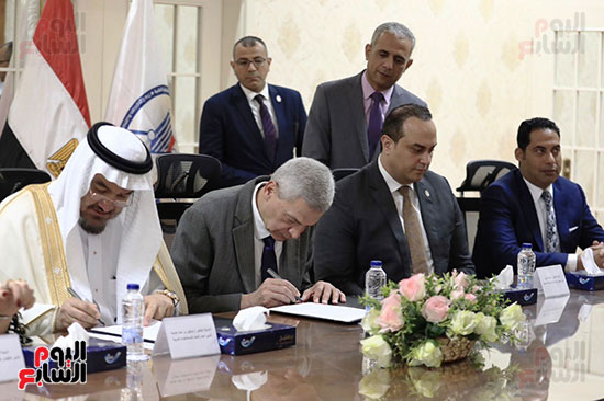 توقيع اتفاقية تعاون بين اتحاد المستشفيات العربية والهيئة المصرية للشراء الموحد  (13)