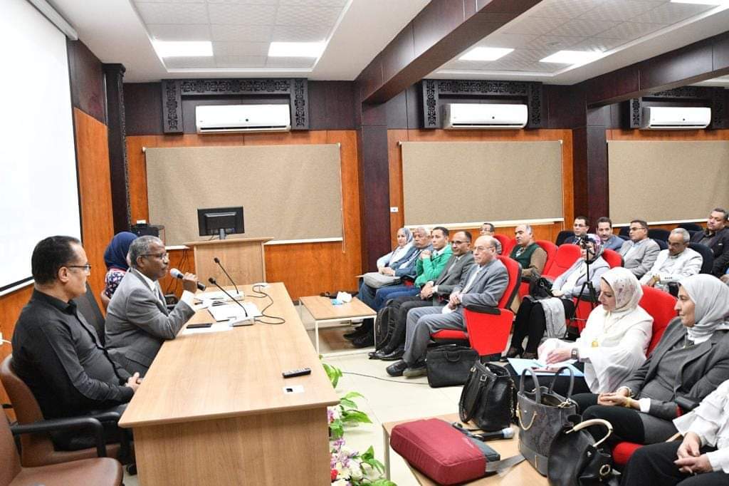 جامعة الوادي الجديد تنظم ورشة عمل عن أخلاقيات البحث العلمى (3)