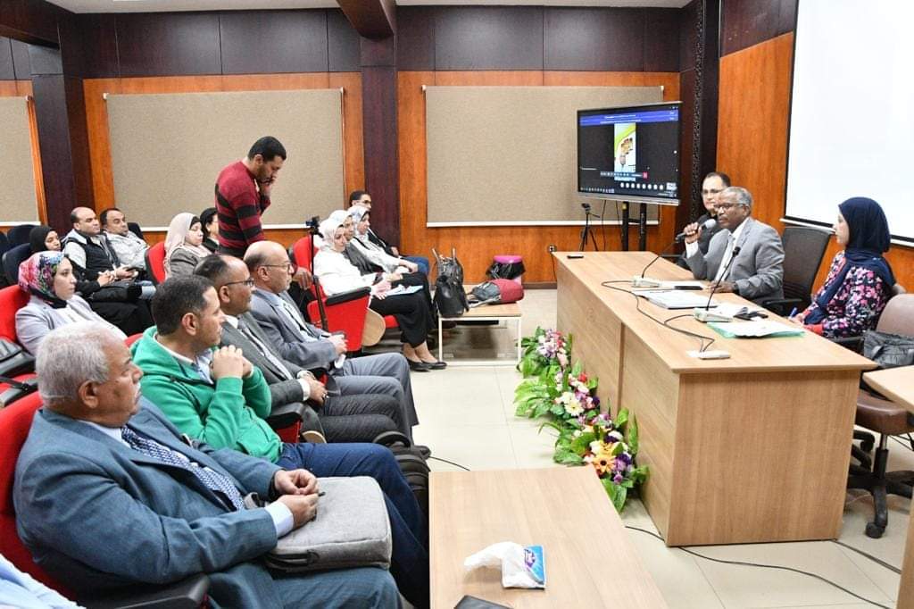 جامعة الوادي الجديد تنظم ورشة عمل عن أخلاقيات البحث العلمى (2)