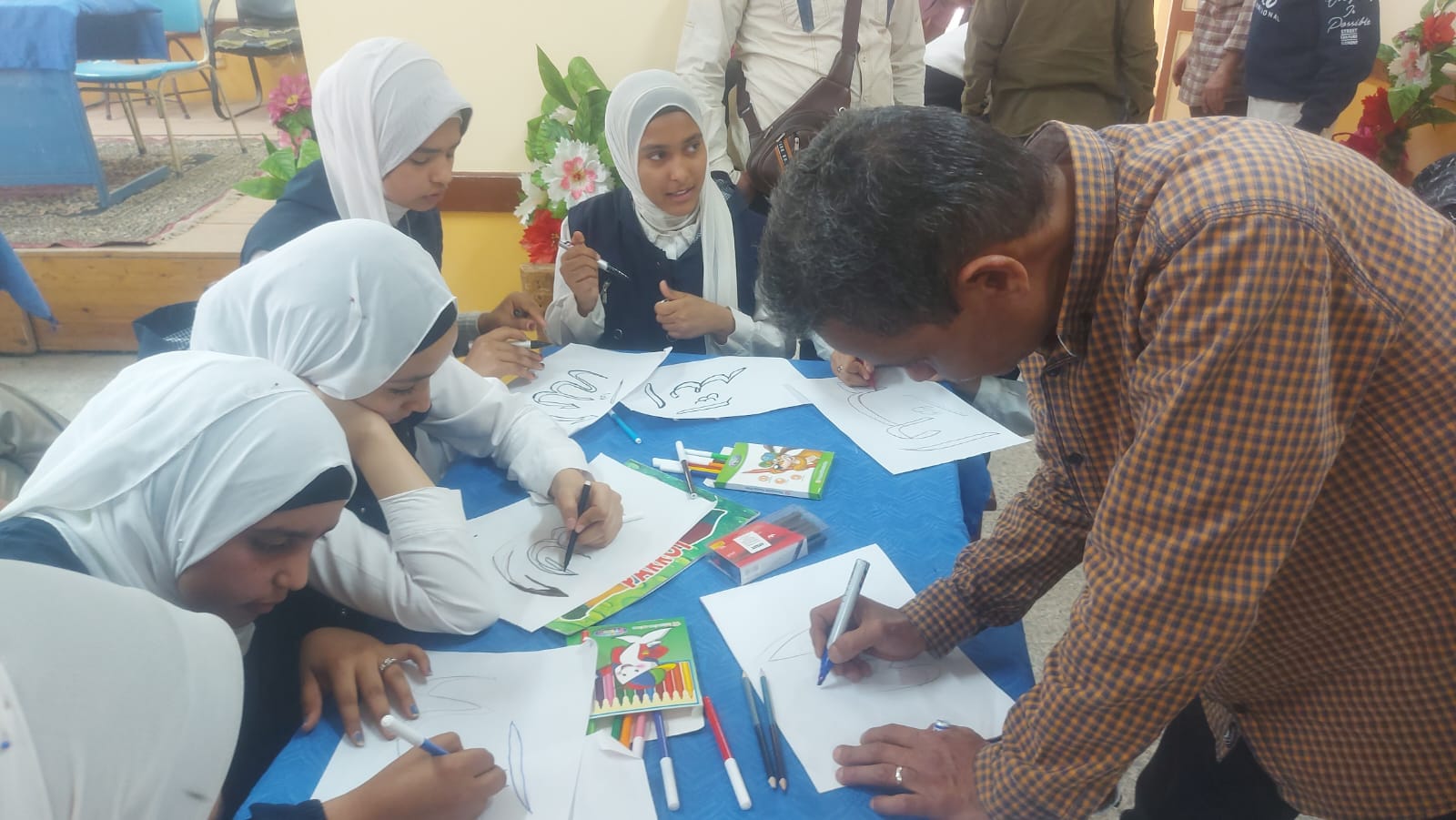 الرسم بفعاليات الأسبوع الثقافي ضمن حياة كريمة بالأقصر