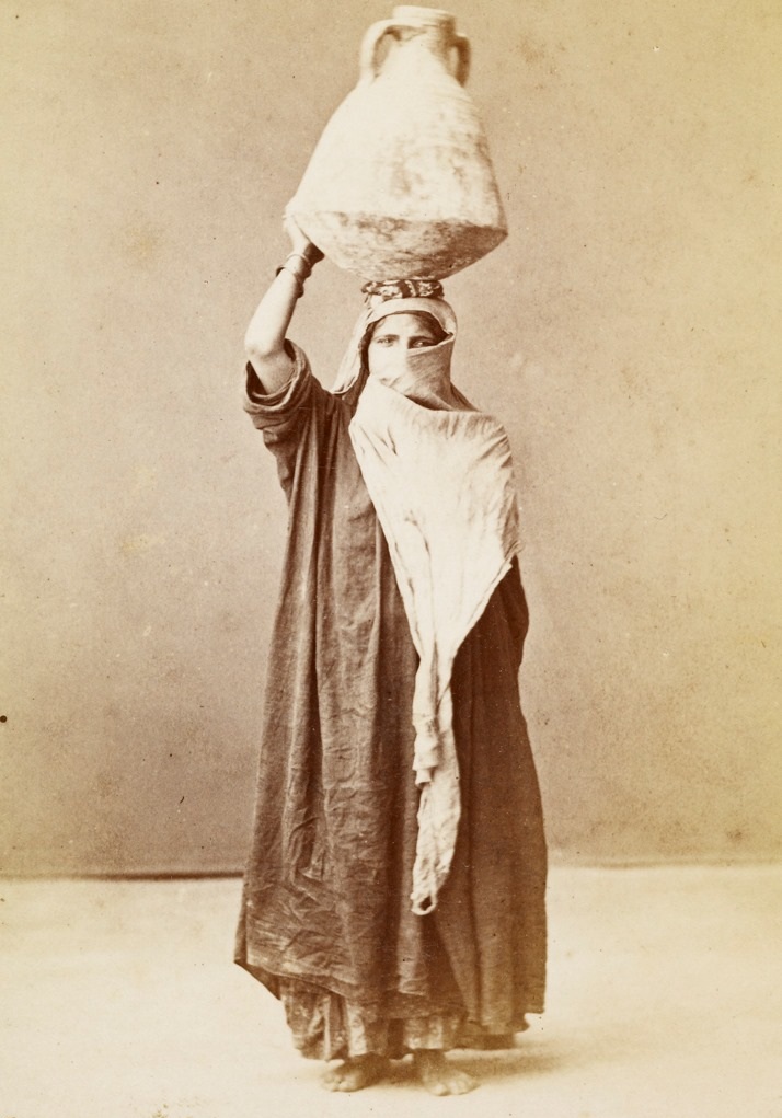 صورة لفلاحة مصرية حوالى العام 1874م