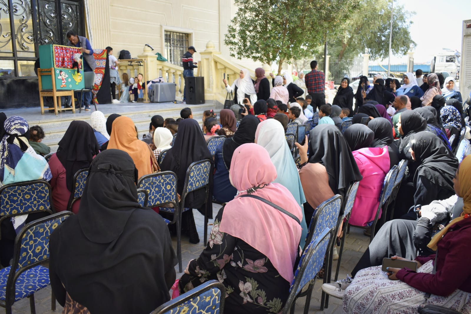 مسرح الجنوب ينظم عروضًا لأطفال مركز الأورام بقنا (3)