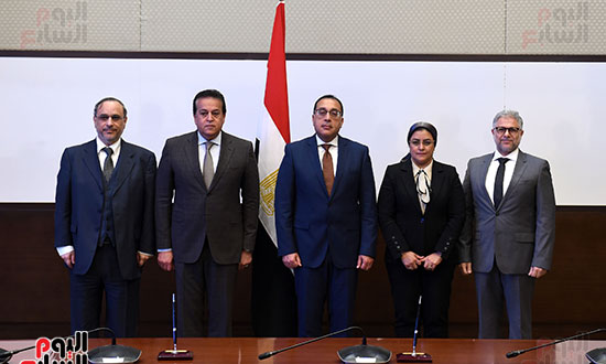 رئيس الوزراء يشهد اتفاقية إنشاء شركة مصرية لتشغيل مصنع سرنجات ذاتية التدمير  (2)