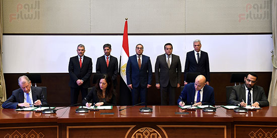 رئيس الوزراء يشهد توقيع مذكرة تفاهم مع شركتين عالميتين لتطوير مجال الفحص الطبي في مصر (2)