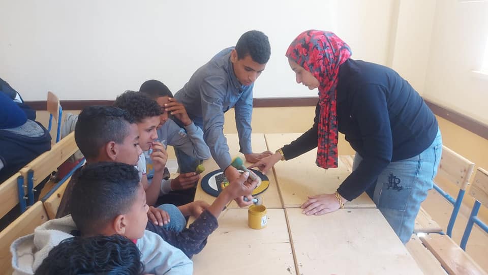 جانب من ورش تعليم الأطفال بالقصور