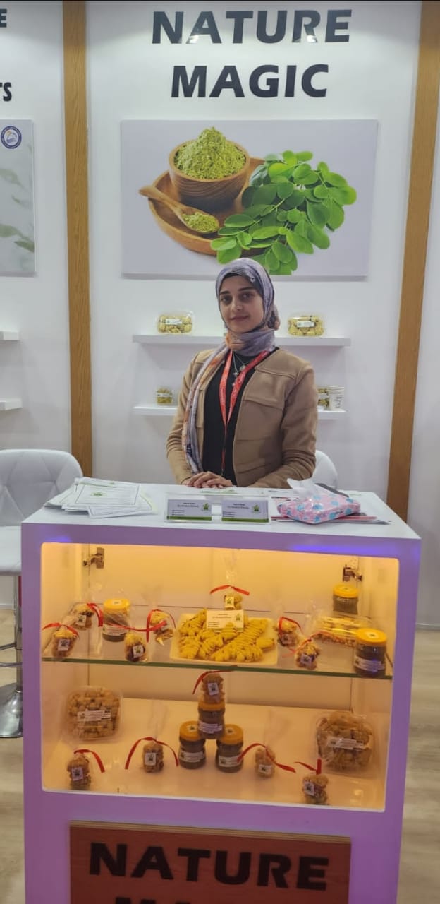 أمانى عملت البسكويت من النباتات الطبية والعطرية بالمنيا (6)