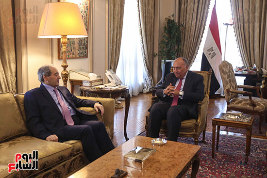 وزير الخارجية سامح شكري منذ قليل نظيره السوري فيصل المقداد (6)