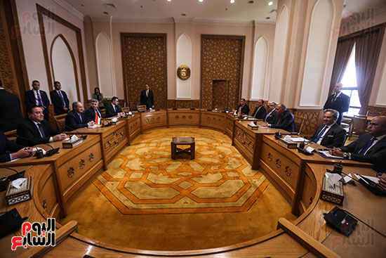 وزير الخارجية سامح شكري منذ قليل نظيره السوري فيصل المقداد (14)