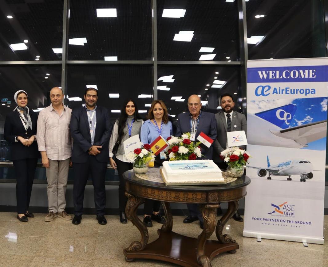 مطار سفنكس الدولي يستقبل أولى رحلات إير أوروبا الإسبانية     (24)