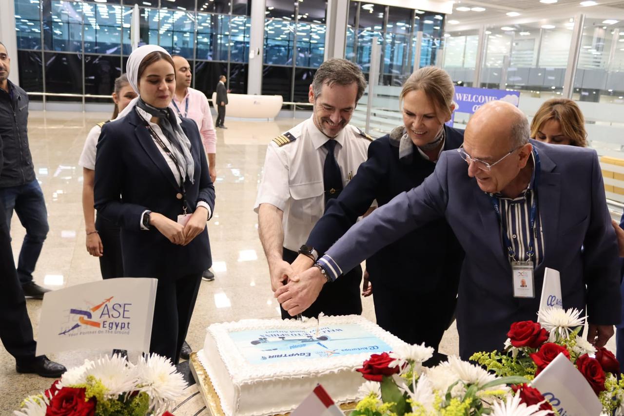مطار سفنكس الدولي يستقبل أولى رحلات إير أوروبا الإسبانية     (18)