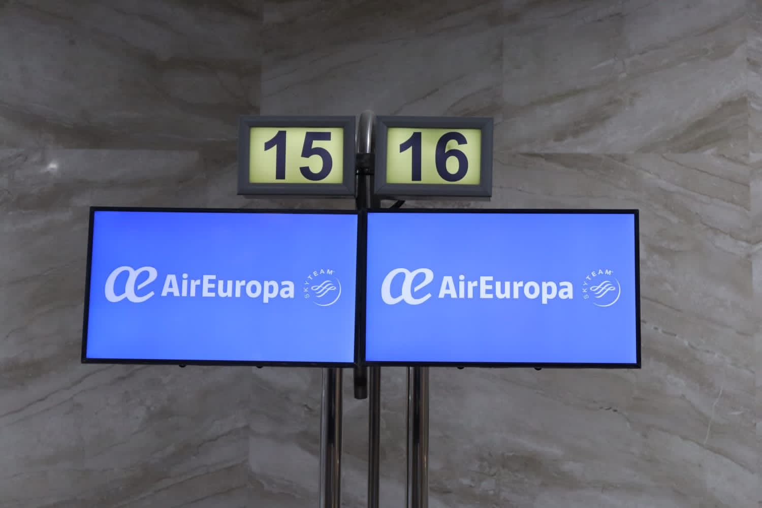 مطار سفنكس الدولي يستقبل أولى رحلات إير أوروبا الإسبانية     (10)