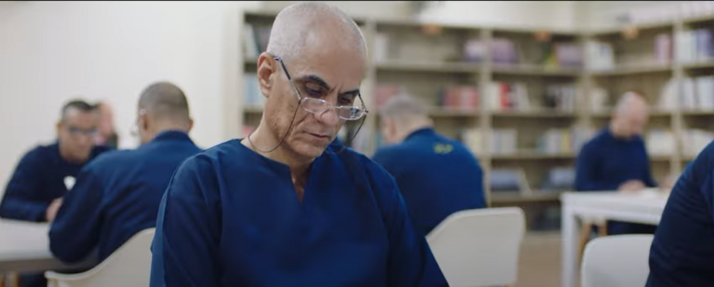 أحد النزلاء