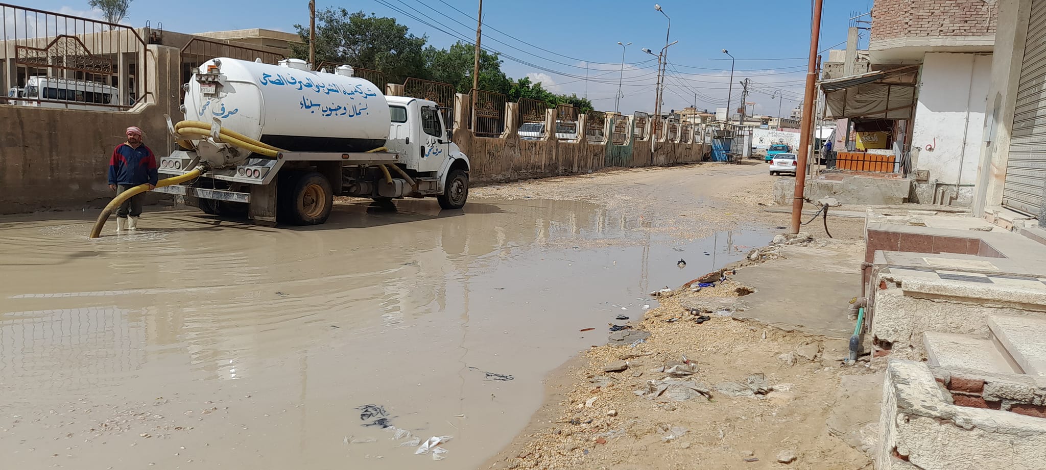 التخلص من مياه الامطار بشوارع العريش