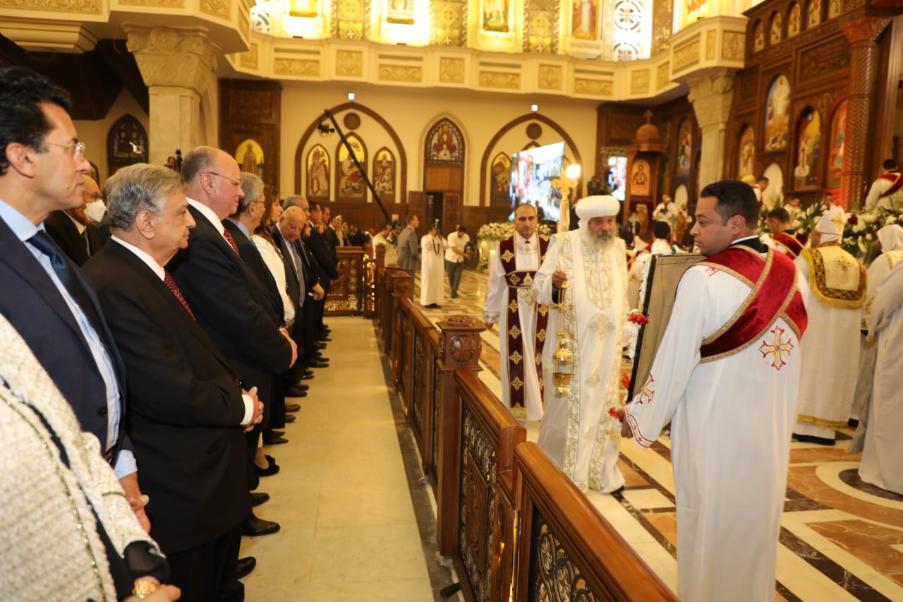 محافظ القاهرة يشهد احتفال عيد القيامة (3)