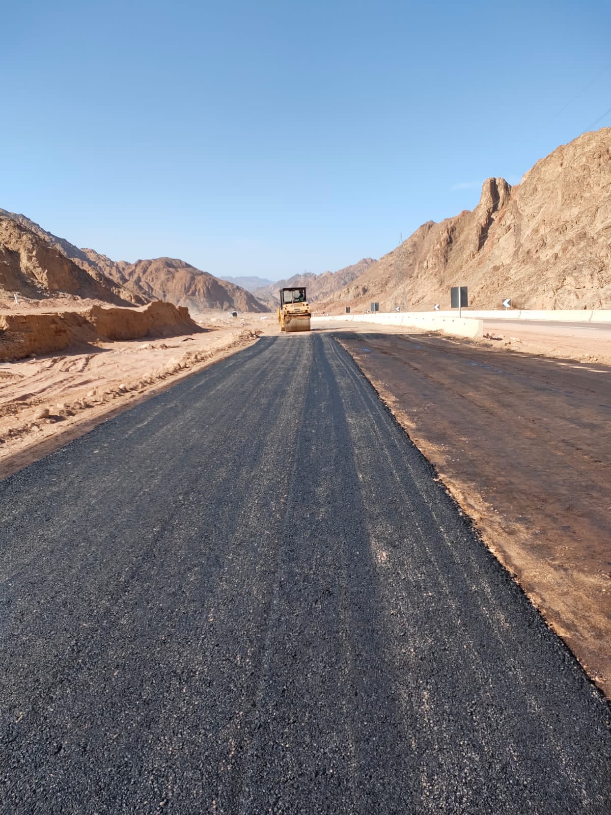 صيانة طريق شرم الشيخ -  دهب (1)