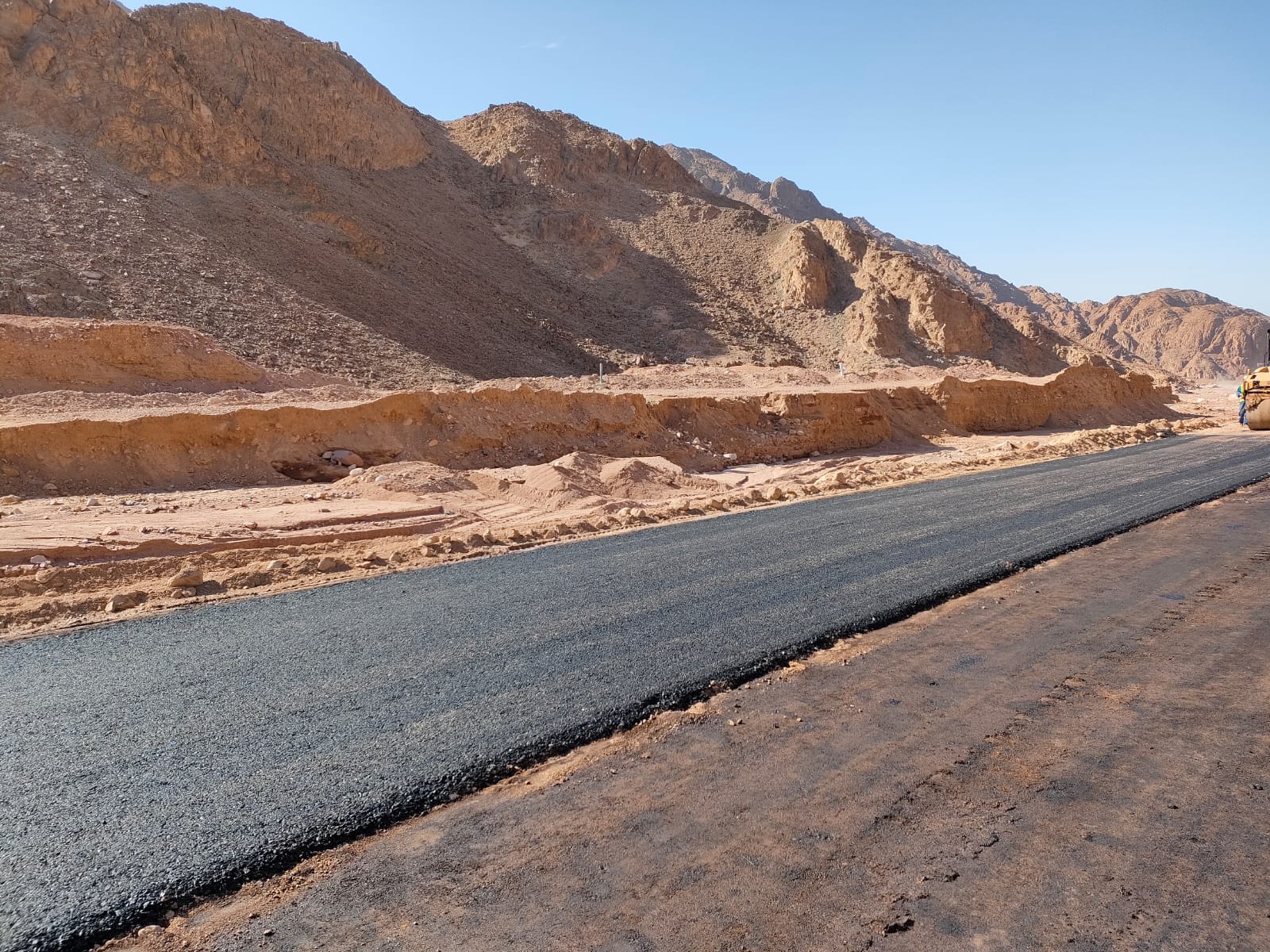 صيانة طريق شرم الشيخ -  دهب (2)