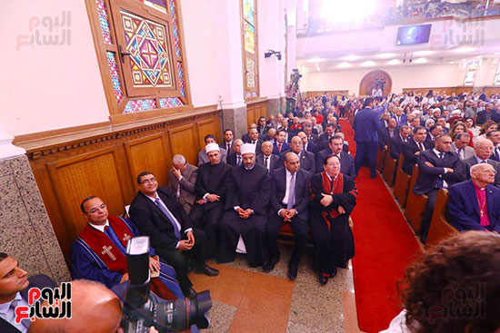 الكنيسة الإنجيلية تبدأ الاحتفال بعيد القيامة فى مصر الجديدة  (55)