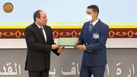 الرئيس السيسي يكرم عبد الله في احتفالية وزارة الأوقاف بليلة القدر