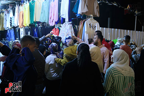 زحام شارع العريش بالجيزة لشراء ملابس العيد (30)