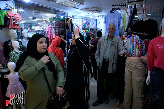 زحام شارع العريش بالجيزة لشراء ملابس العيد (18)